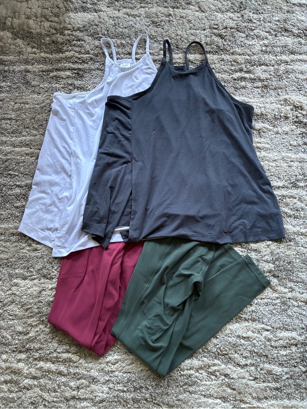 Bundle Athleta 2 Leggings Xs + 2 Tank Tops Size M